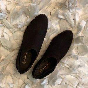 New boot brown suede